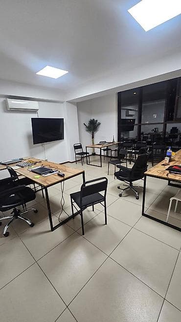 офис на час: Аренда офисов, 135 м², В бизнес центре, С оборудованием, С отдельной кухней, С отдельным входом — 4