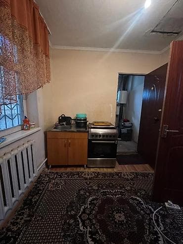 сдаю под салон красоты: Просторная квартира с изолированными комнатами и отдельной кухней — 1