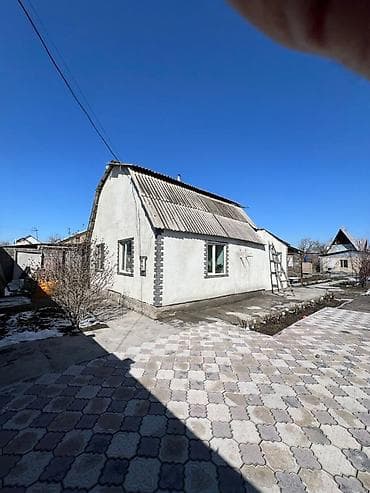 Дом с участком - Отдельно стоящий одноэтажный дом с мансардным