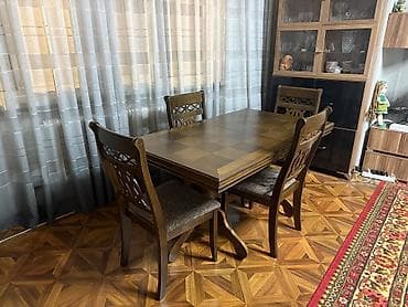 small table: Продается стол(натуральное дерево) Есть чуть сколы(на фото видно) — 2