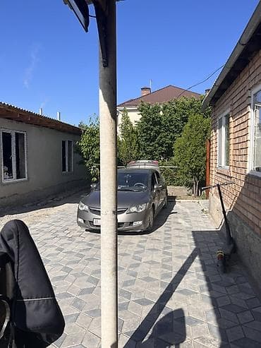 Арча Бешик уй, участок 8соток Уй 4-комн, ремонту менен Участок