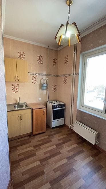 квартира 4 гор больница: 1 комната, 46 м², 105 серия, Старый ремонт — 1