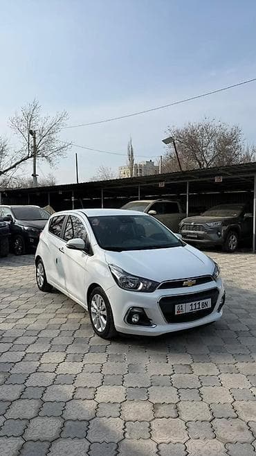 Chevrolet Spark: 2015 г., 1 л, Автомат, Бензин, Хэтчбэк