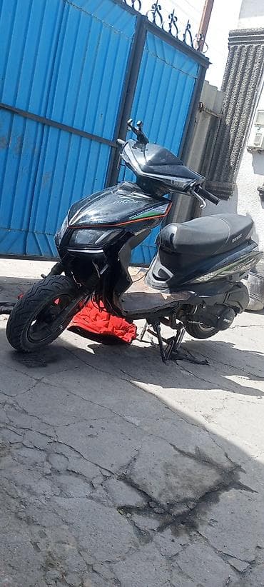 воденой скутер: Скутер м12 в корпусе м8 - Городской скутер с ярким угловатым дизайном — 1