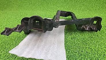 bmw x5 e70: Кронштейн фар правый нижний пластиковый / Кронштейн крепления фары — 2