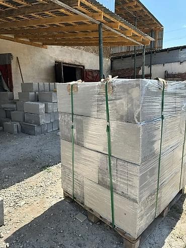 Газоблоки (ячеистые бетонные блоки) в заводской упаковке на поддонах