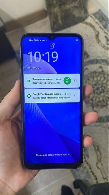 poco c55: Смартфон realme синего цвета. Характеристики и особенности: - Экран с — 3