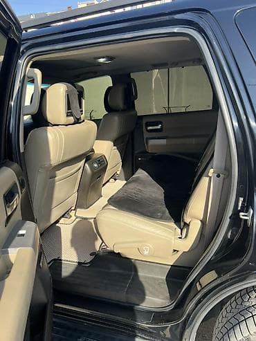 семиместные внедорожники: Toyota Sequoia: 2008 г., 5.7 л, Автомат, Бензин, Внедорожник — 6