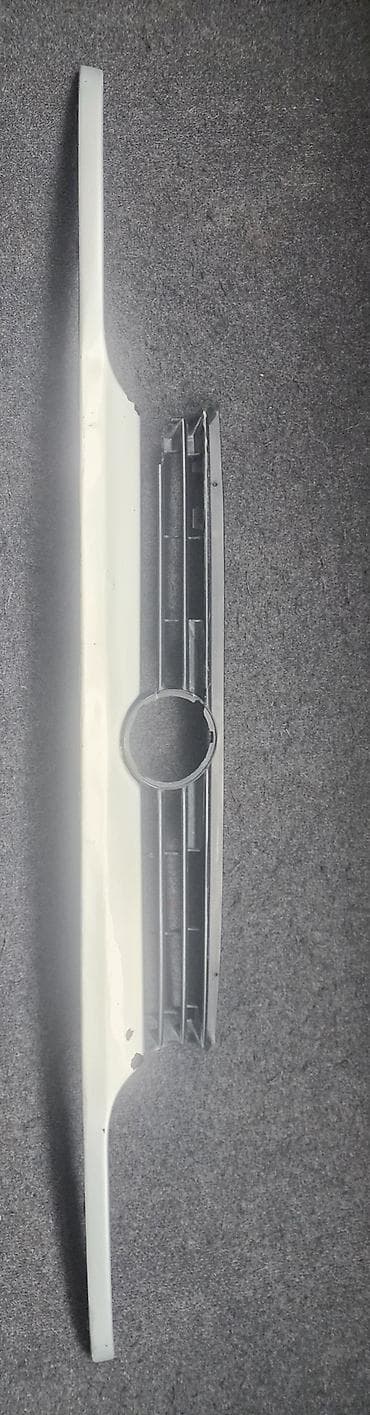 second hand: Решетка радиатора Volkswagen 1996 г., Б/у, Оригинал — 1