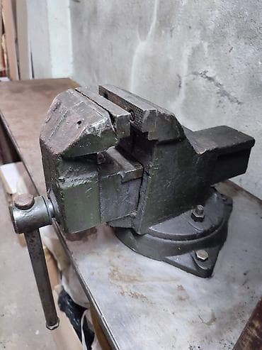 маленькие тиски: Слесарные тиски вместе со столом - Материал: чугунное тело, стальные — 1