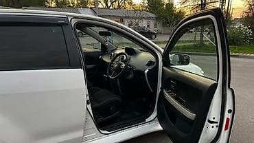 Продажа авто: Toyota Ist: 2002 г., 1.3 л, Автомат, Бензин, Хэтчбэк — 3