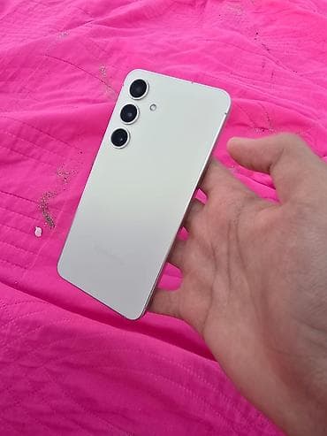 Техника и электроника: Samsung Galaxy S24, Б/у, 256 ГБ, цвет - Желтый, 1 SIM, eSIM — 1