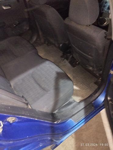 Унаа: Honda Civic: 2003 г., 1.6 л, Кол менен иштөөчү, Бензин, Хетчбек — 8