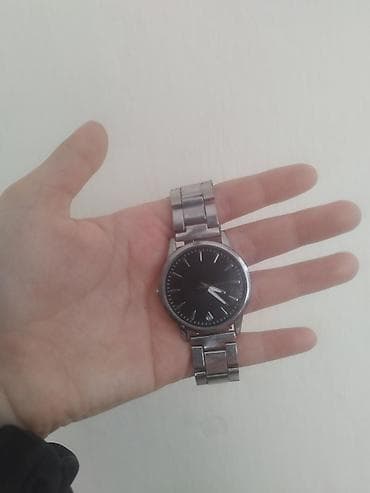 Классические наручные часы с металлическим браслетом - Корпус и