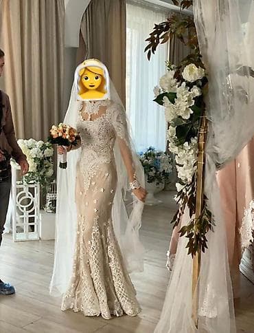 Прокат одежды: Свадебное платье, S, Дизайнерское, Рукава прозрачные, С завышенной талией, Гипюр, Русалка, Кыргызстан, Камни Swarovski, Кружево, Стразы, Б/у — 3