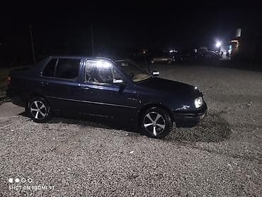 Volkswagen Vento: 1992 г., 1.8 л, Бензин, Седан