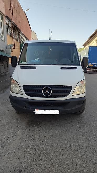 Mercedes-Benz Sprinter, белый фургон (цельнометаллический кузов)