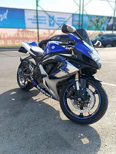 suzuki intruder: Спортивный мотоцикл Suzuki GSX‑R синего цвета. Особенности и — 6