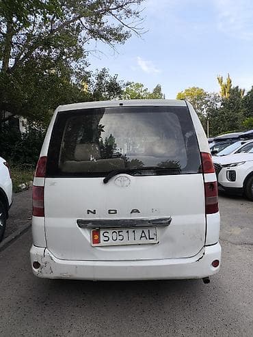 Toyota Noah: 2005 г., 2 л, Автомат, Бензин, Вэн/Минивэн — 4