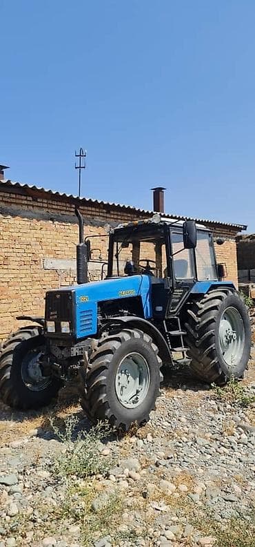 subaru 4: Трактор "Беларус" модели 1221 выполненный в синем цвете. Оборудован — 7