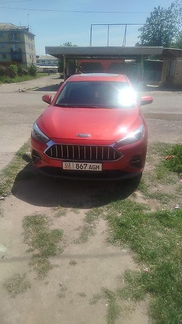 JAC : 2023 г., 1.5 л, Автомат, Бензин, Лифтбек