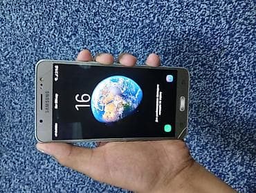 Samsung Galaxy J5 2016, Б/у, 32 ГБ, цвет - Золотой, 2 SIM
