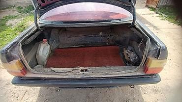 Audi 100: 1988 г., 1.8 л, Кол менен иштөөчү, Бензин, Седан — 1
