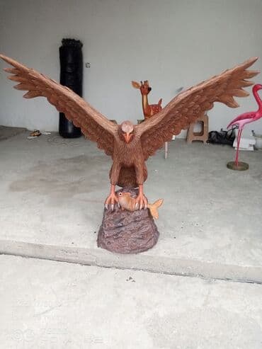 слоны деревянные ручная работа: Большая статуя орла с широко расправленными крыльями, выполненная в — 2