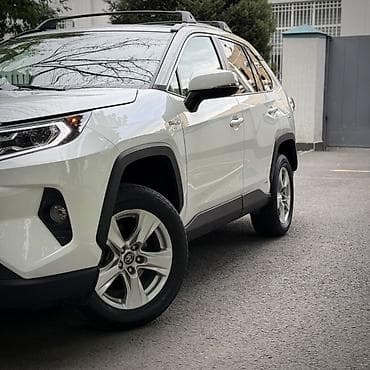 решетка на ипсум: Toyota RAV4: 2020 г., 2.5 л, Вариатор, Гибрид, Внедорожник — 2