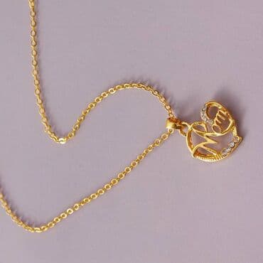 свадебное платья для беременных: Ожерелье О Ц с подвеской “Mom” — нежный и символичный подарок — 2