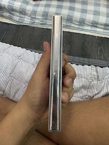 galaxy fold: Samsung Galaxy Z Fold 3, цвет - Серебристый — 2