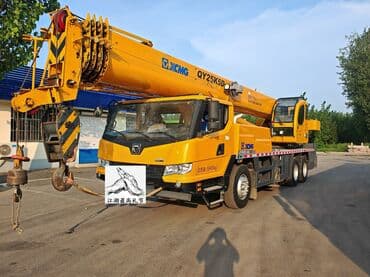 на железных номерах: Автокран, XCMG, 2021 г., от 30 м — 1