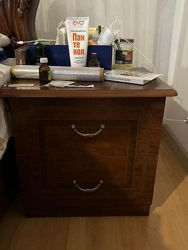 комод с зеркалом для спальни: Спальный гарнитур в классическом стиле, древесный оттенок орех — 6