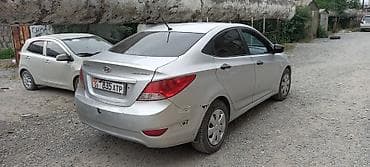 рено 2013: Hyundai Solaris: 2012 г., 1.6 л, Механика, Бензин, Седан — 2