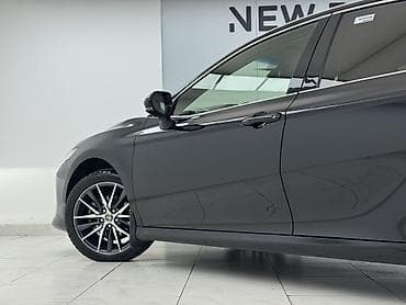 lexus e: Toyota Camry: 2021 г., 2.5 л, Типтроник, Гибрид, Седан — 8