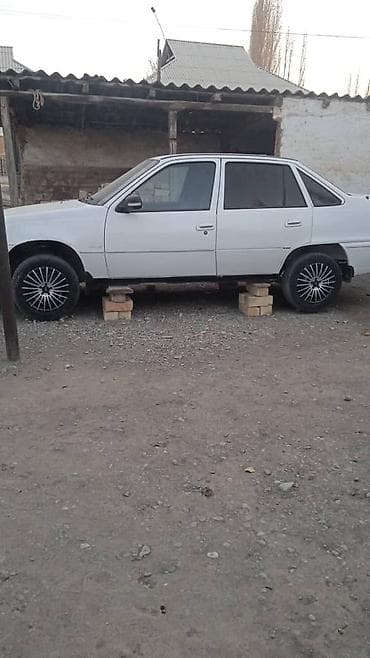 Daewoo Nexia: 1996 г., Седан