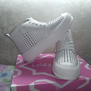 жен красовки: Белые женские перфорированные кеды/кроссовки на платформе. - Цвет — 5