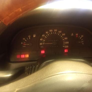 е 190: Opel Vectra: 1992 г., 1.8 л, Механика, Седан — 5