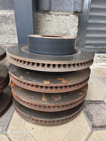 диска на ист: Комплект тормозных дисков Toyota Б/у, Оригинал, Япония — 1