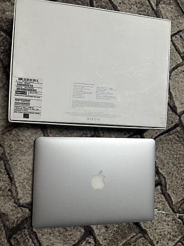 nikon d3000: Apple MacBook (алюминиевый unibody) с логотипом на крышке. Комплект — 4