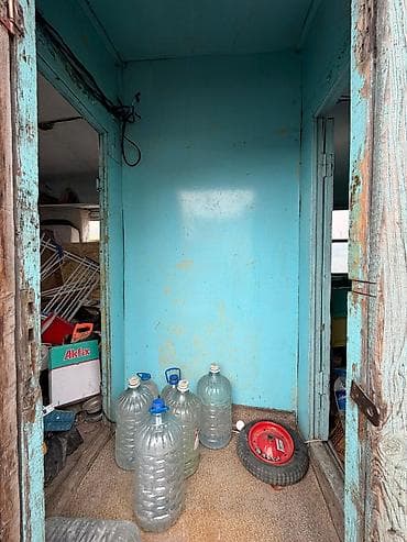 сдаю времянку в лебединовке: Передвижной вагончик-бытовка на шасси Описание: - Металлический — 1