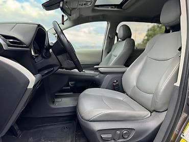 mini v: Toyota Sienna: 2021 г., Автомат, Гибрид — 3