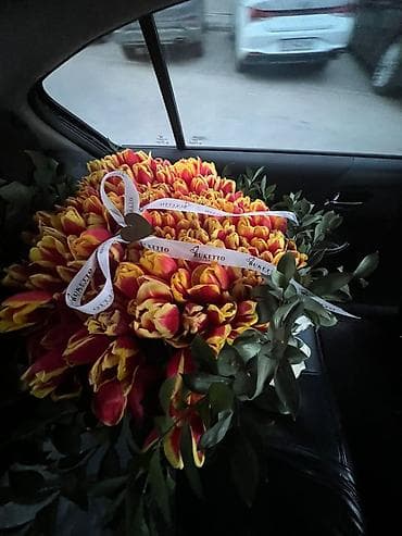 букет бабочек: 201 штук. Авторский букет из тюльпанов в декоративном ведре - Пышная — 1