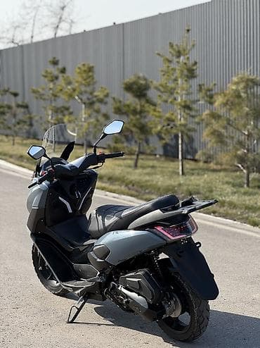 купить новый мопед: Макси-скутер Yamaha, 200 куб. см, Бензин, Новый — 5