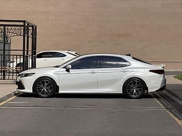 Toyota Camry: 2019 г., 2.5 л, Автомат, Гибрид, Седан — 4
