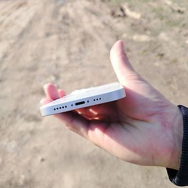 j5 prime: IPhone 13, Б/у, 128 ГБ, Белый — 3