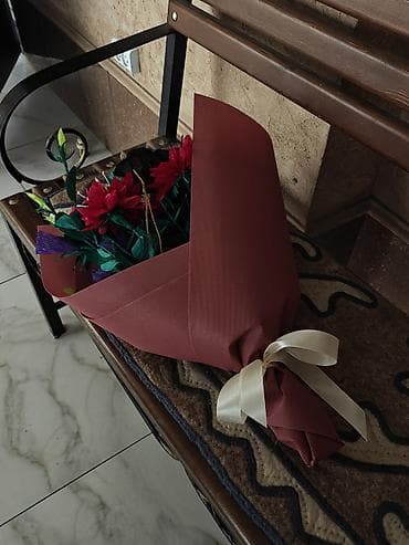 ваза для цветы: Авторский букет из гофрированной бумаги - Состав: 3 каллы 5 веток — 3