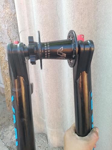 велосипеды бишкек: Вилка RockShox Yari - Назначение: трейл/эндуро, 27.5/29 (см. наклейку — 7