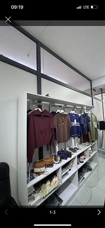 мебельный цех адреса: Торговая витрина/стеллаж для одежды и аксессуаров - Материал: ЛДСП — 4