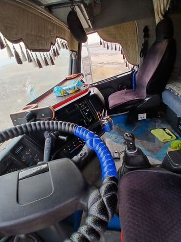 домик вагон: Тягач, Volvo, 2002 г., Тентованный — 6